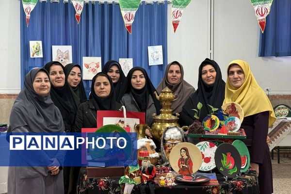 آیین افتتاحیه نمایشگاه هنری «ماها» در هنرستان شهید تاجیک بهارستان‌دو