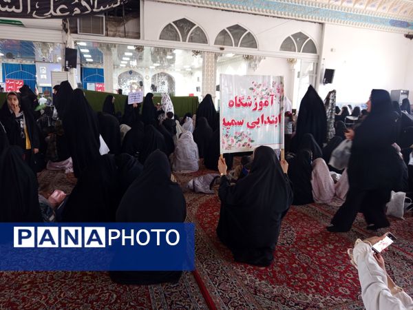 حضور دانش آموزان در نماز جمعه کاشمر