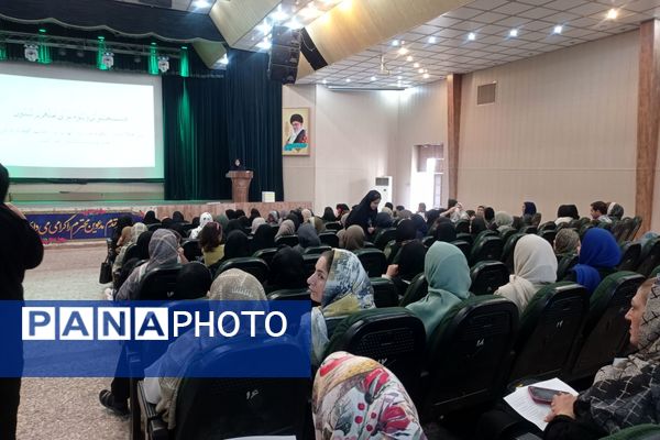 جلسه انجمن اولیا و مربیان دبیرستان پویش در تالار معلم شیراز