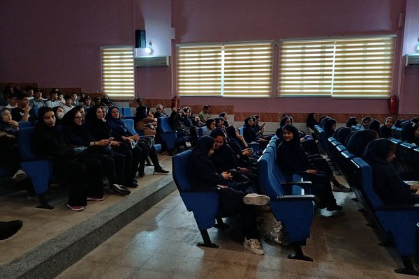 آیین تجلیل از فرهنگیان و دانش‌آموزان مقام‌آور مسابقات ورزشی 