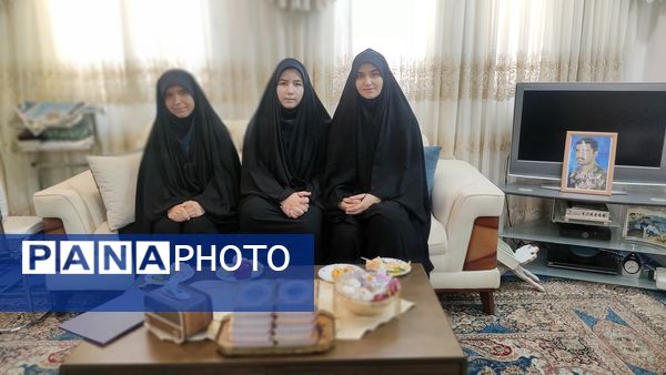 دیدار دانش‌آموزان  دبیرستان۲۲ بهمن با همسر شهید جانباز شیمیایی  شهرضا 