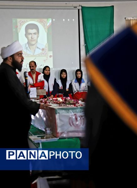 میزبانی هنرجویان هنرستان دکتر حسابی شهر محلات از پیکر شهید گمنام دفاع مقدس 