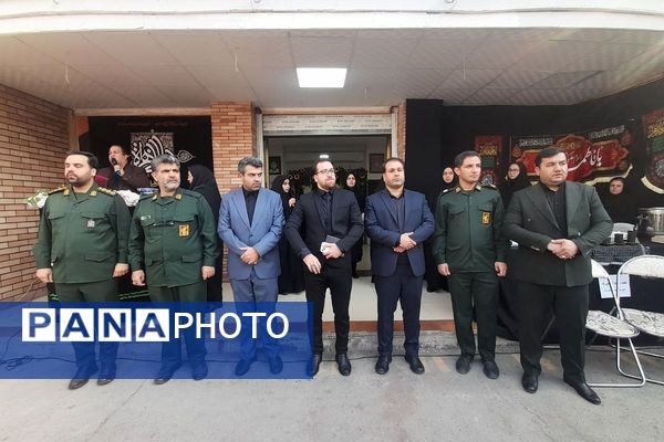 برگزاری مراسم گرامیداشت هفته بسیج در مدرسه شهید زهره‌وند قرچک