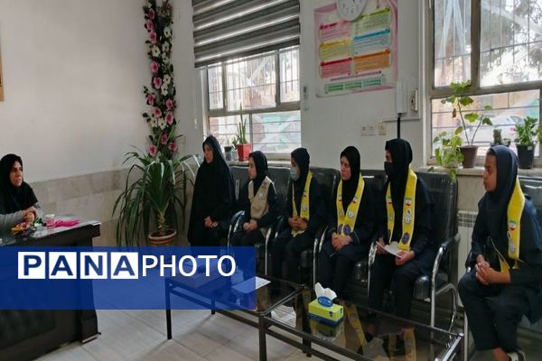 اولین جلسه شورای دانش آموزی در دبیرستان شهید مجید دهنوی  نیشابور