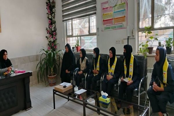 اولین جلسه شورای دانش آموزی در دبیرستان شهید مجید دهنوی  نیشابور