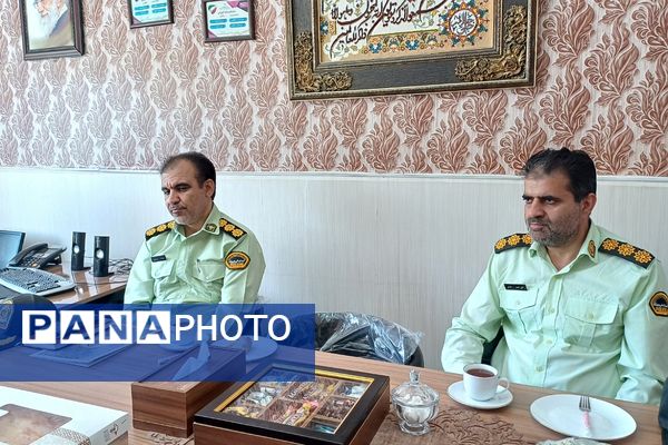 دیدار و تکریم مسئولین شهری با فرهنگیان دبستان ستایش و صابران یک به مناسبت هفته معلم