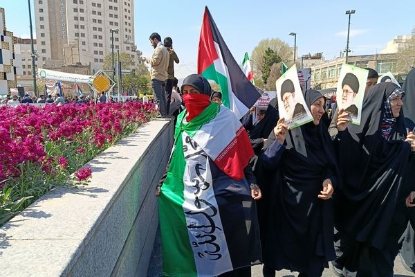 راهپیمایی باشکوه روز جهانی قدس در جوار بارگاه رضوی