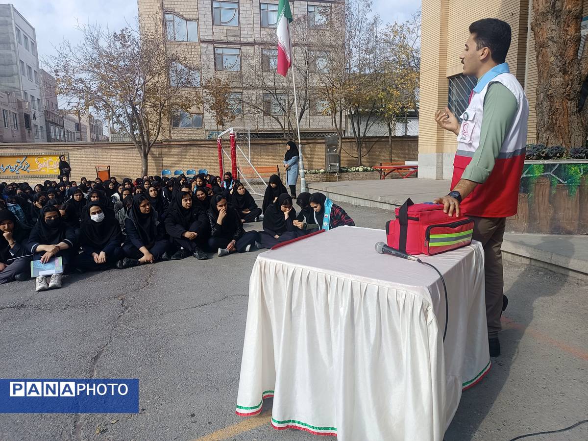 بیست و هفتمین مانور سراسری زلزله در دبیرستان شهید مراد علی امینی و هنرستان کیمیا