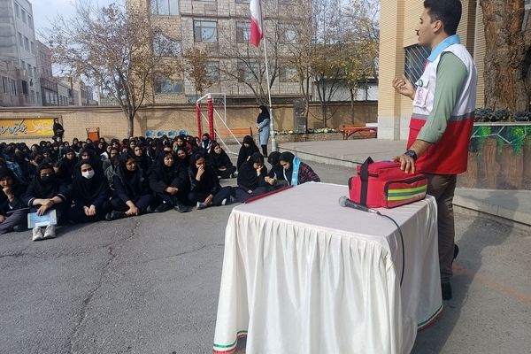 بیست و هفتمین مانور سراسری زلزله در دبیرستان شهید مراد علی امینی و هنرستان کیمیا