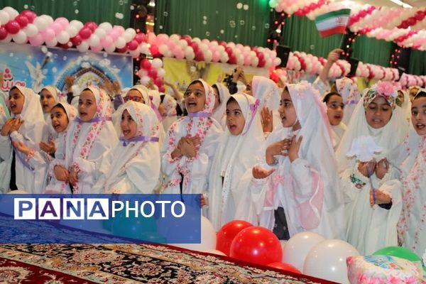 جشن عبادت ۱۳۰۰ نفر از دختران منطقه ۱۰ در مهدیه امام حسن مجتبی(ع)