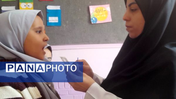 اجرای طرح وارنیش فلوراید در دبستان پنجم مهر