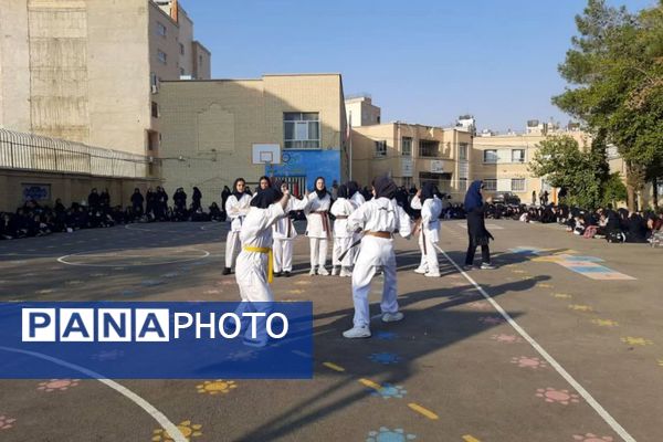 هفته تربیتبدنی در دبیرستان فرشتگان ناحیه ۴شیراز
