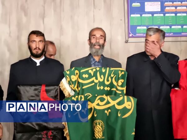 پرچم گردانی حرم مطهر امام رضا (ع) در دبیرستان دخترانه خدیجه کبری (س) ناحیه۴ اصفهان
