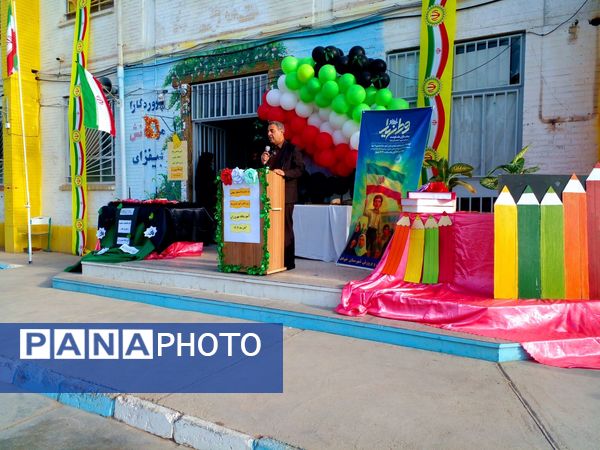 نواختن زنگ استکبار ستیزی و روز دانش آموز در دبیرستان نمونه دولتی مهرورزان خواف