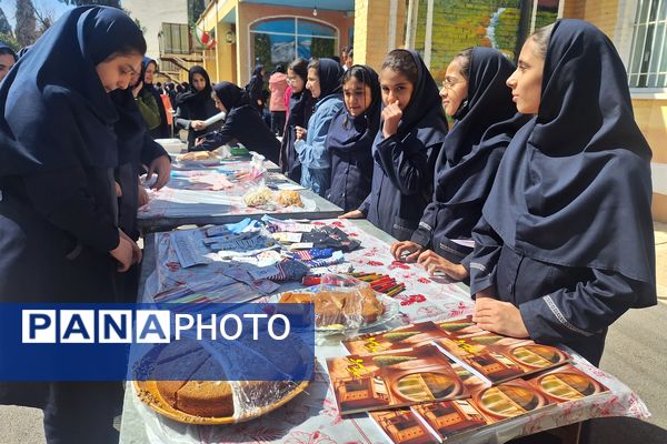 برگزاری بازارچه  کسب و کار دانش‌آموزی در آموزشگاه پویش ناحیه ۳شیراز 