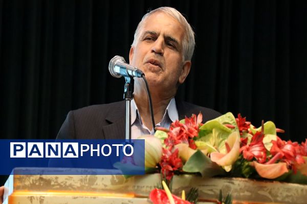 تجلیل از طلایه‌داران برتر تعلیم و تربیت ، آیین تقدیر از معلمین نمونه شهرستان پاکدشت 