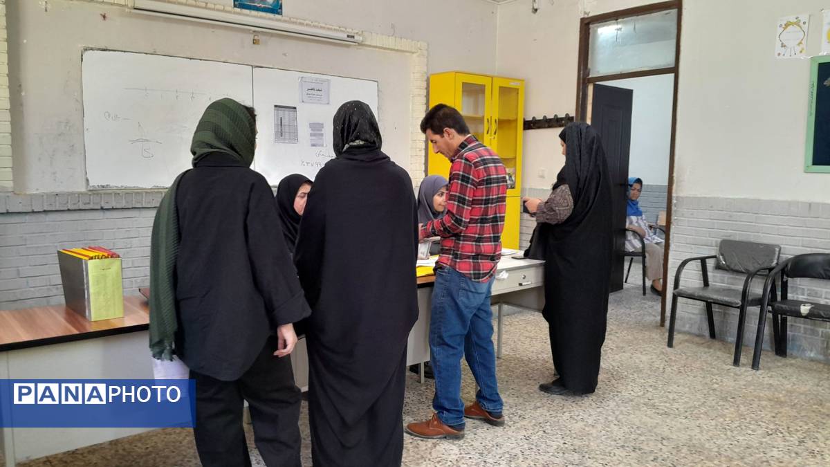 هدایت تحصیلی دانش آموزان پایه نهم دبیرستان میثاق منطقه تبادکان مشهد