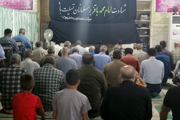 مراسم قرائت دعای کمیل در شب شهادت امام پنجم شیعیان در شهر بانش