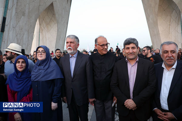 اجرای ارکستر سمفونیک تهران در میدان آزادی