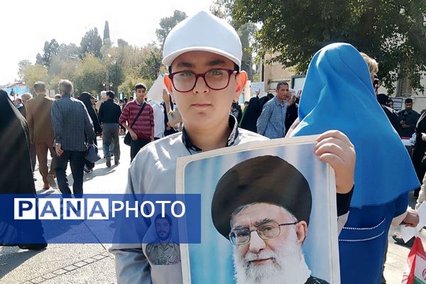 طنین حماسه در گام‌های دانش‌ آموزی