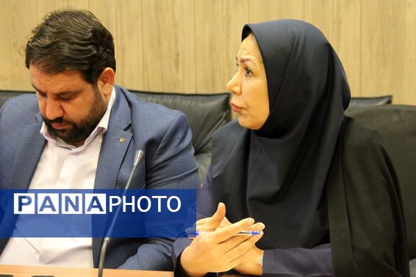 برگزاری جلسه توجیهی مدیران دوره متوسطه اول در سالن فرهنگ بهارستان دو