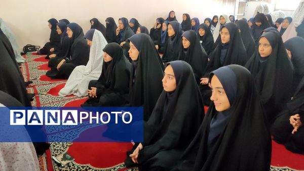 محفل نماز جماعت در دبیرستان شاهد تکتم