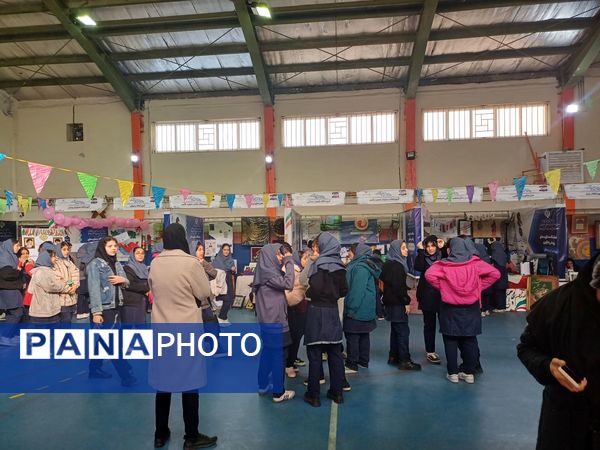 اختتامیه نمایشگاه دستاوردهای پژوهشی و فناوری دانش‌آموزان در دبیرستان شهید احمدی روشن فردیس