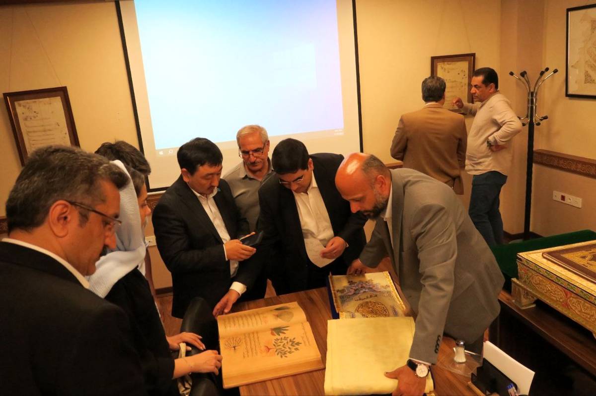 رئیس فرهنگستان علوم قزاقستان خواهان گسترش تعاملات با مرکز بینالمللی میکروفیلم نور شد