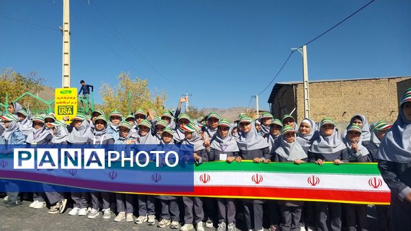 شکوه حضور دانش‌آموزان شهید مطهری در راهپیمایی ۱۳ آبان