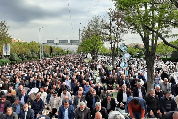 یکصد هزار قزوینی با برپایی نماز فطر، وحدت را به نمایش گذاشتند 
