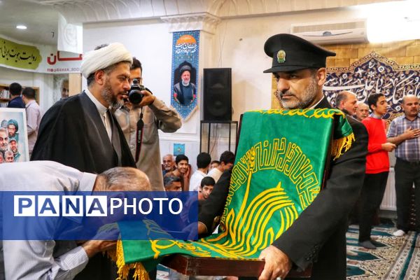 پرچم متبرک امام رضا (ع) در جشن ولادت امام رئوف در مسجد امام حسن عسکری (ع) بجنورد 