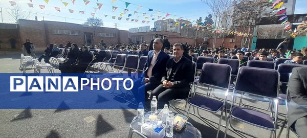 جشن انقلاب در دبستان ولی‌زاده ناحیه چهار کرج 
