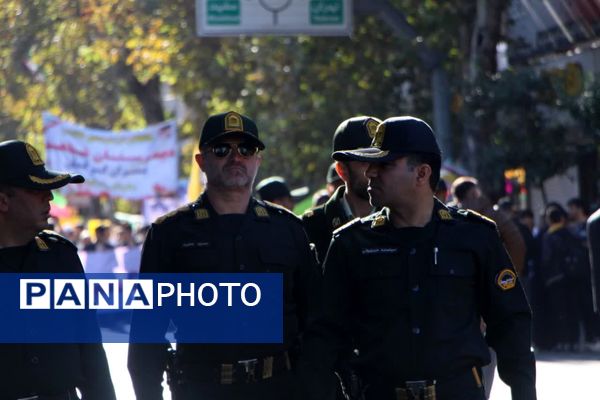 خروش یک‌صدا در حمایت از آرمان‌های انقلاب