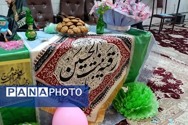 حضور دانش‌آموزان دبستان راهیان نور ناحیه دو شهرری بر سر سفره حضرت رقیه (س)