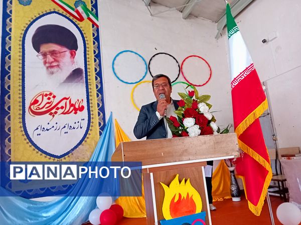 آغاز المپیاد ورزشی در دبیرستان شهید سلیمانی با مشعل امید و نمایش استعدادها