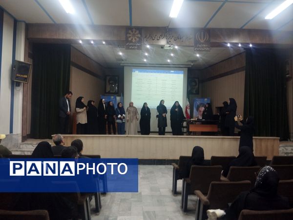اولین جلسه انجمن اولیا و مربیان دبیرستان فرزانگان ۵ مشهد