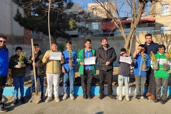 کاشت ۱۵۰ نهال در مدارس ملارد برای ایران سرسبز