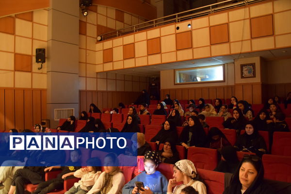 اجرای تئاتر سیاه و سفید به‌مناسبت شهادت حضرت زهرا(س) در کانون پرورش فکری کودکان و نوجوانان البرز