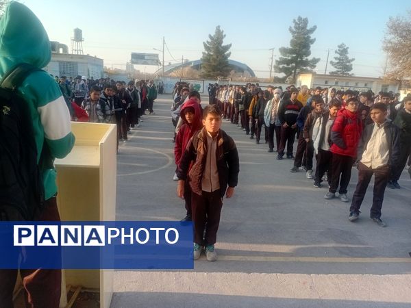 صبحگاه دبیرستان علامه طباطبایی