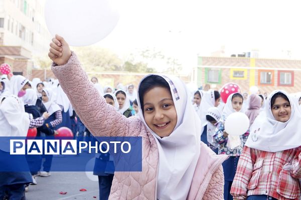 جشن روز دانش‌آموز در مدرسه شهدای پانزده خرداد قرچک