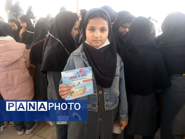 جشن هفته  کتاب خوانی در دبستان فرهنگ فرازمند