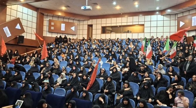 برگزاری همایش بانوان زینبی و یادبود شهدای امنیت در سالن خورشید تابان گرمسار 
