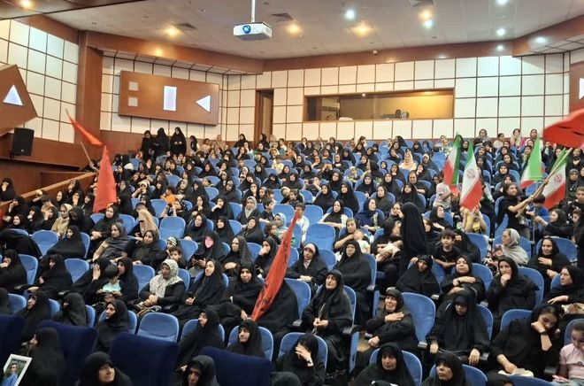 برگزاری همایش بانوان زینبی و یادبود شهدای امنیت در سالن خورشید تابان گرمسار 