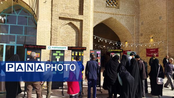 گذری بر غرفه موسسه منتظران ظهور  در نماز جمعه این هفته نیشابور 