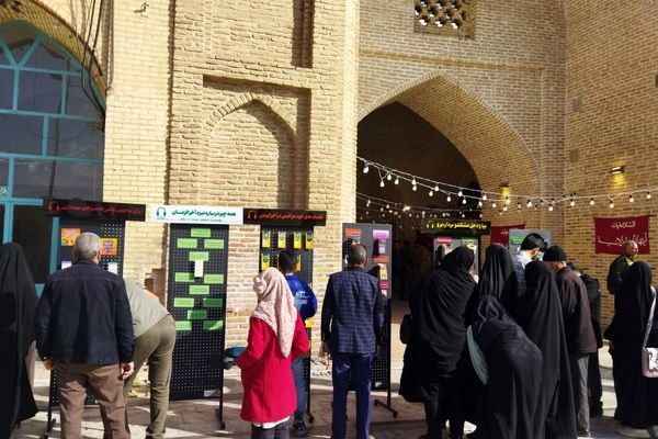 گذری بر غرفه موسسه منتظران ظهور  در نماز جمعه این هفته نیشابور 