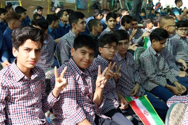 شور مهر ، آغوش مدارس به روی ۳۵۰ هزار دانش‌آموز یزدی گشوده شد