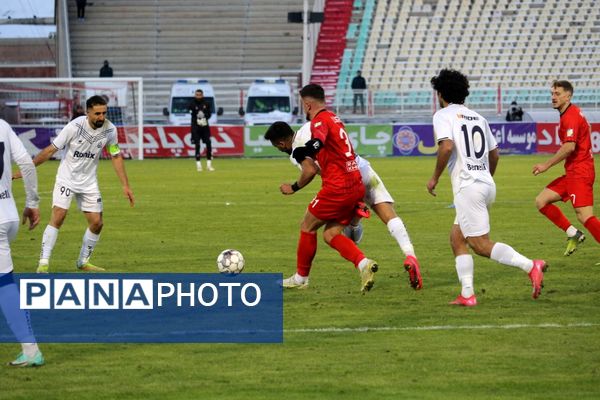 بازی تراکتور و ملوان در تبریز