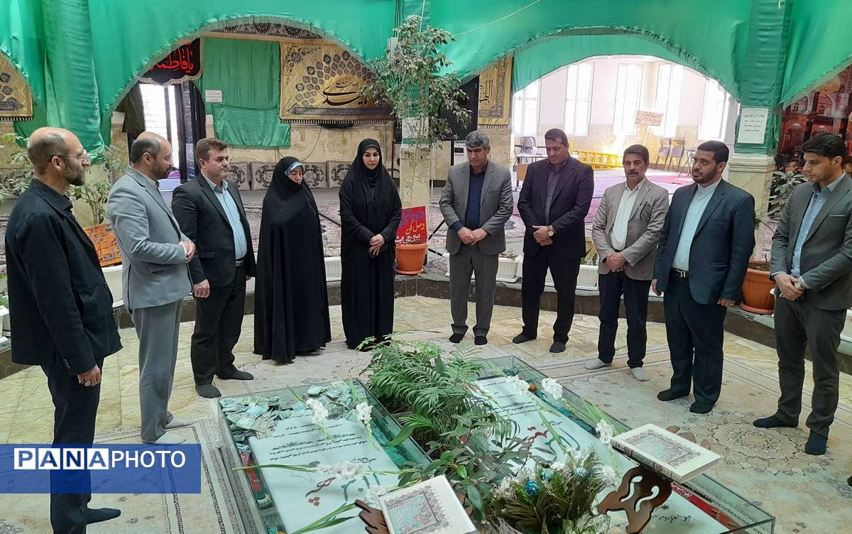 تجدید میثاق سرپرست آموزش وپرورش منطقه پردیس با شهدای گمنام