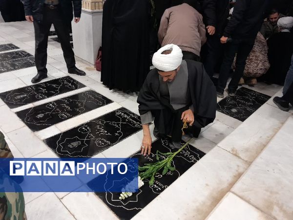 گلباران و عطر افشانی مزار مطهر شهدا در بجنورد