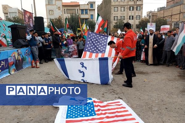 حضور پرشکوه دانش‌آموزان کهریزک و باقرشهر در راهپیمایی ۱۳ آبان